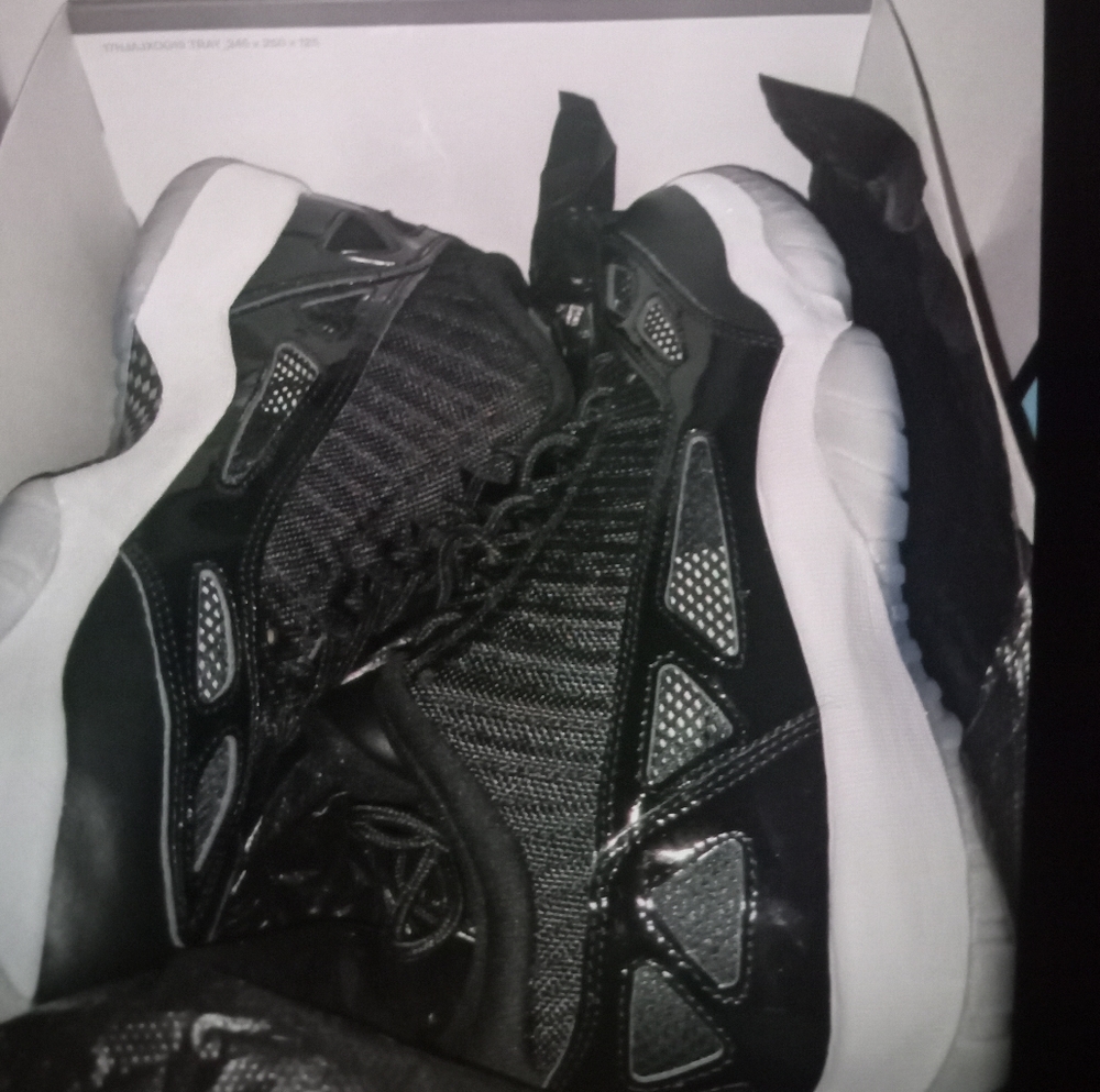 Air Jordan 11 IE space jam